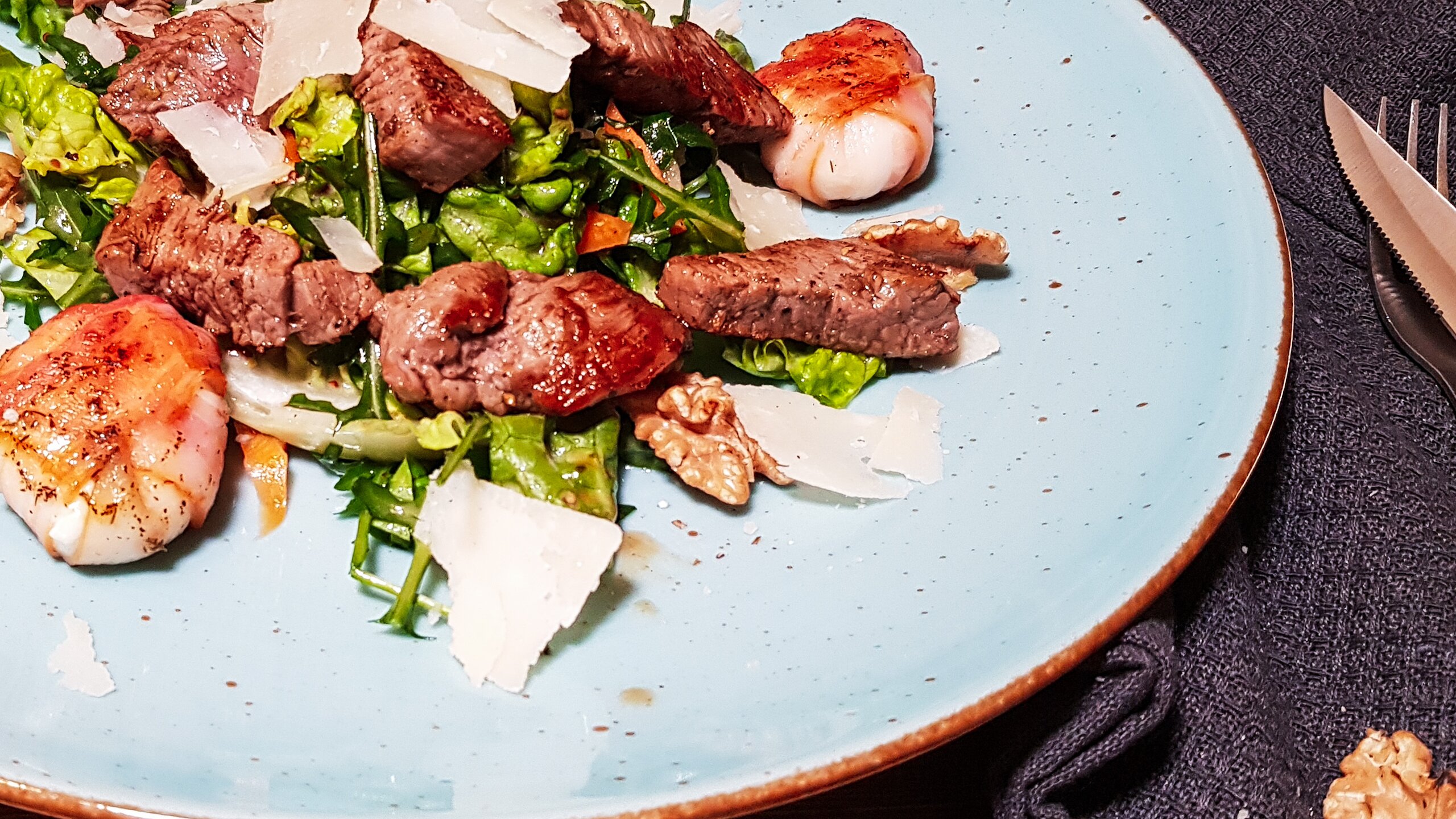Leckeres Rezept für Rinderfiletstreifen mit Ziegenkäsetaler. Zum Nachkochen.