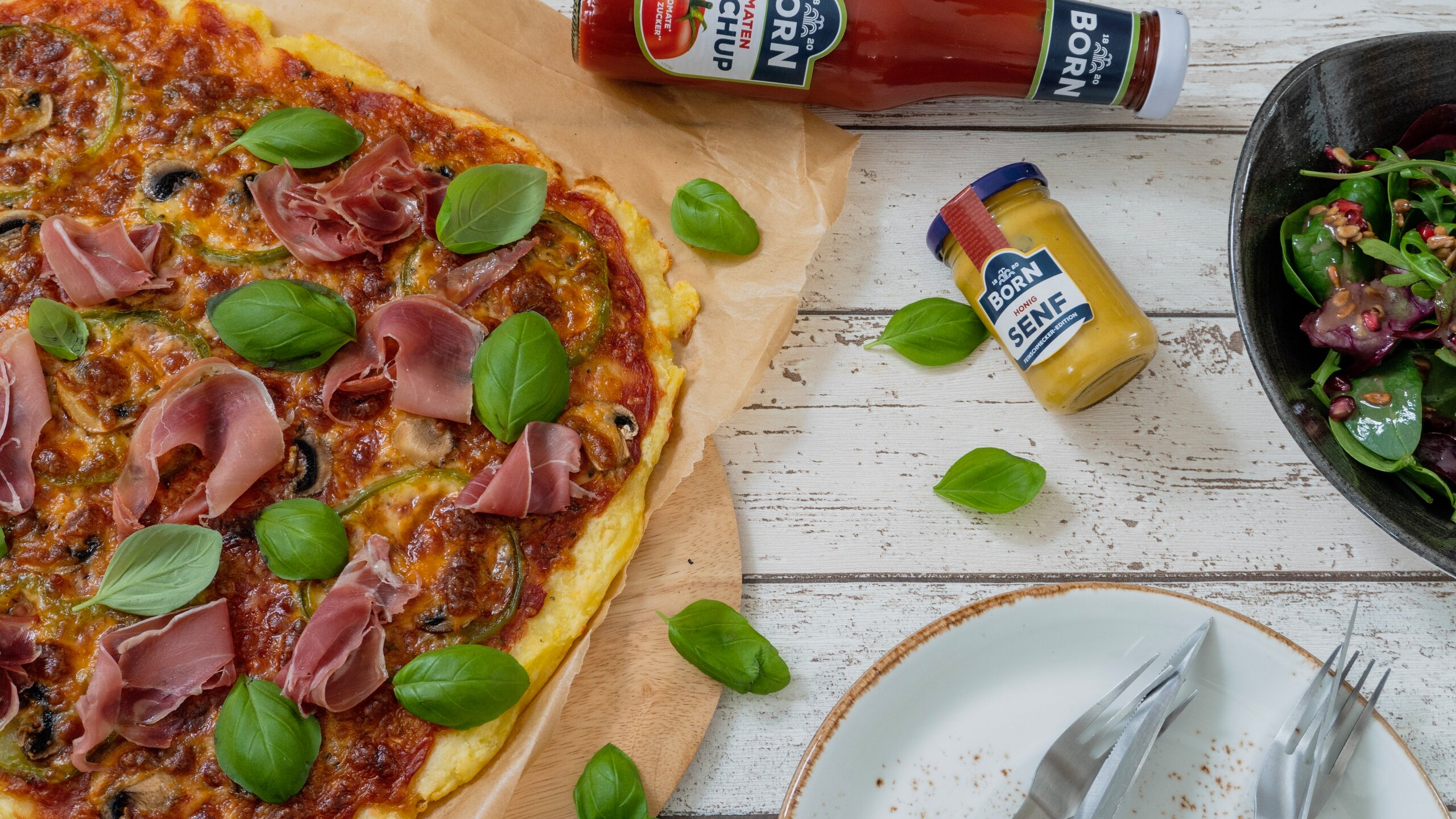 Unser Rezept Klossteigpizza mit Pflücksalat zun Nachkochen. Eindach, schnell und lecker.