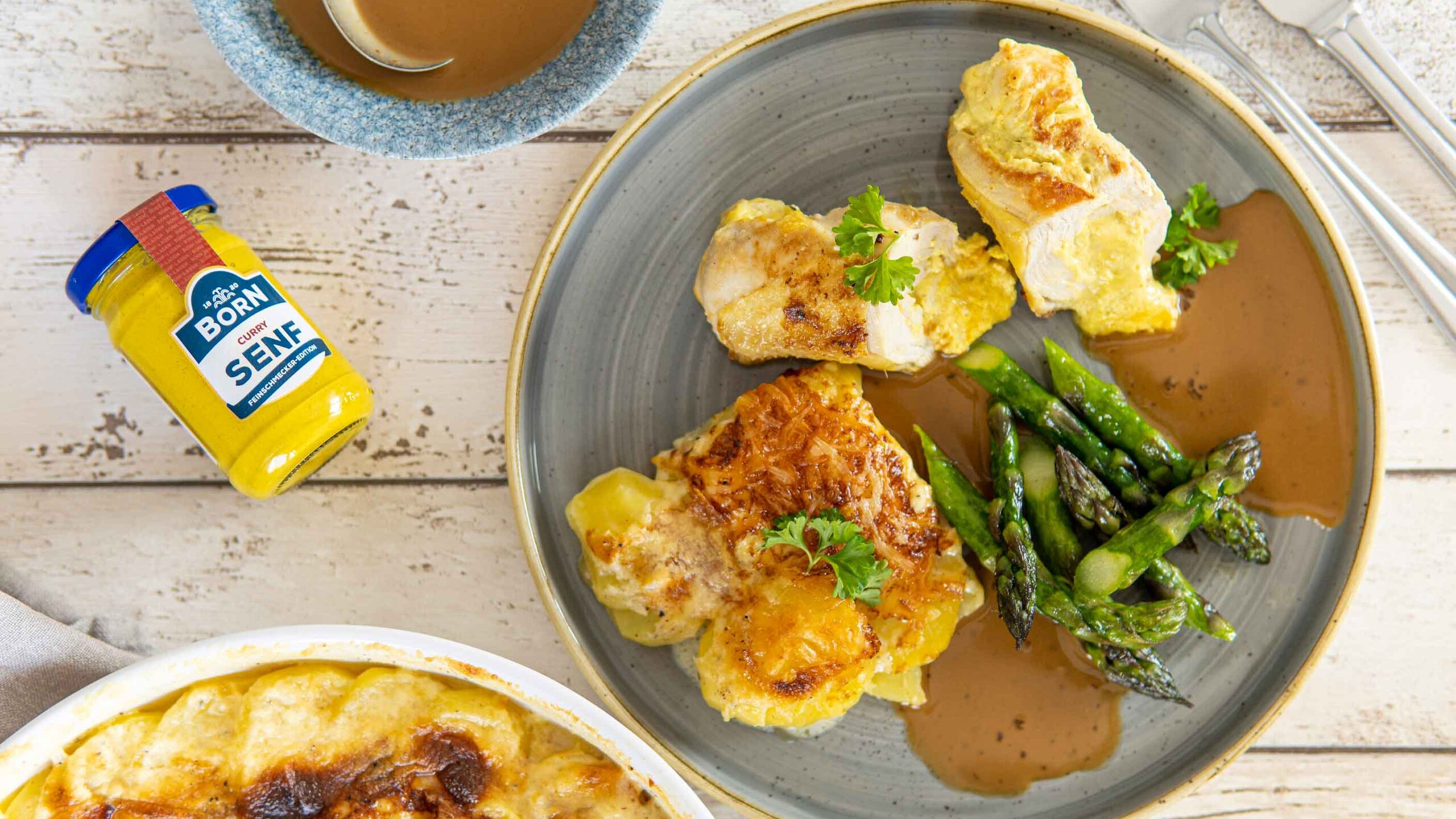 Rezept Poulardenbruströllchen mit Curry-Senffüllung zum nachkochen. Ein leckeres Rezept. Einfach nachlesen und nachmachen.