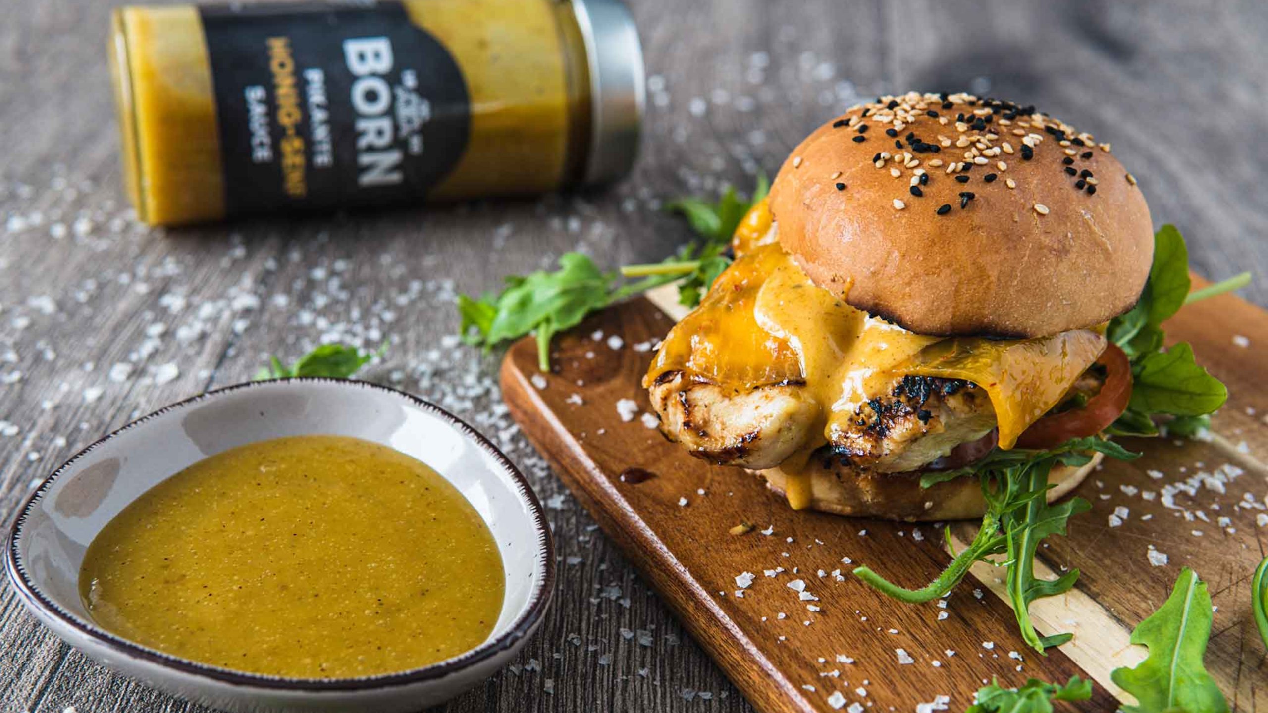 Unser leckeres Rezept Hänchenburger mit Honig Senf-Mayo zum zum selbermachen. Schnell und einfach.