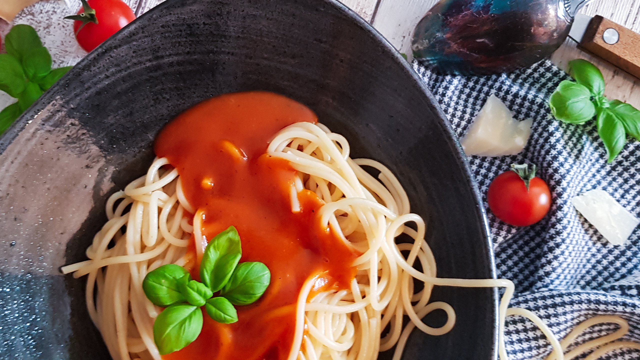 Rezept Spagetti mit Feuerwehrsauce wie früher.