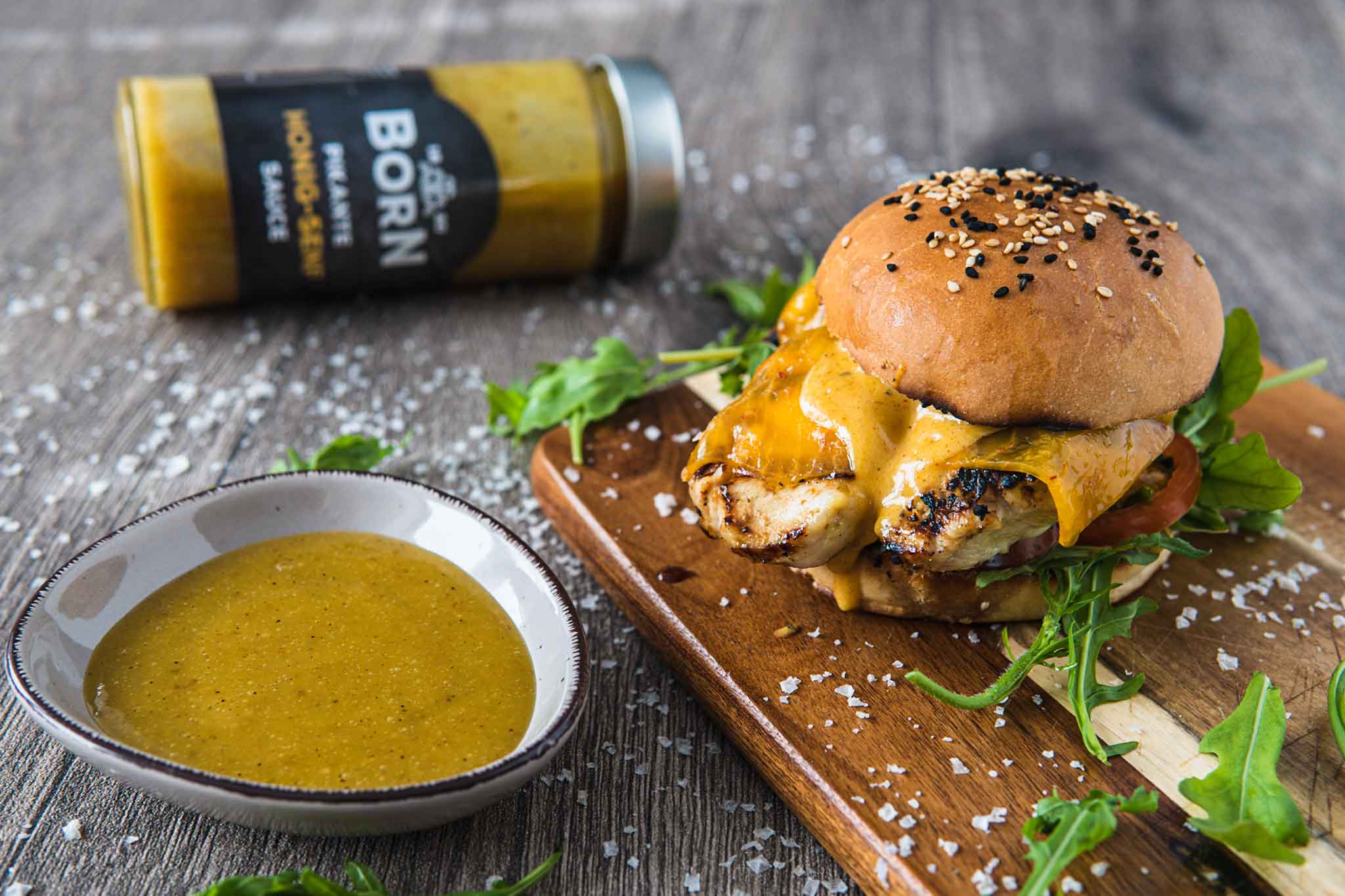 Unser leckeres Rezept Hänchenburger mit Honig Senf-Mayo zum zum selbermachen. Schnell und einfach.