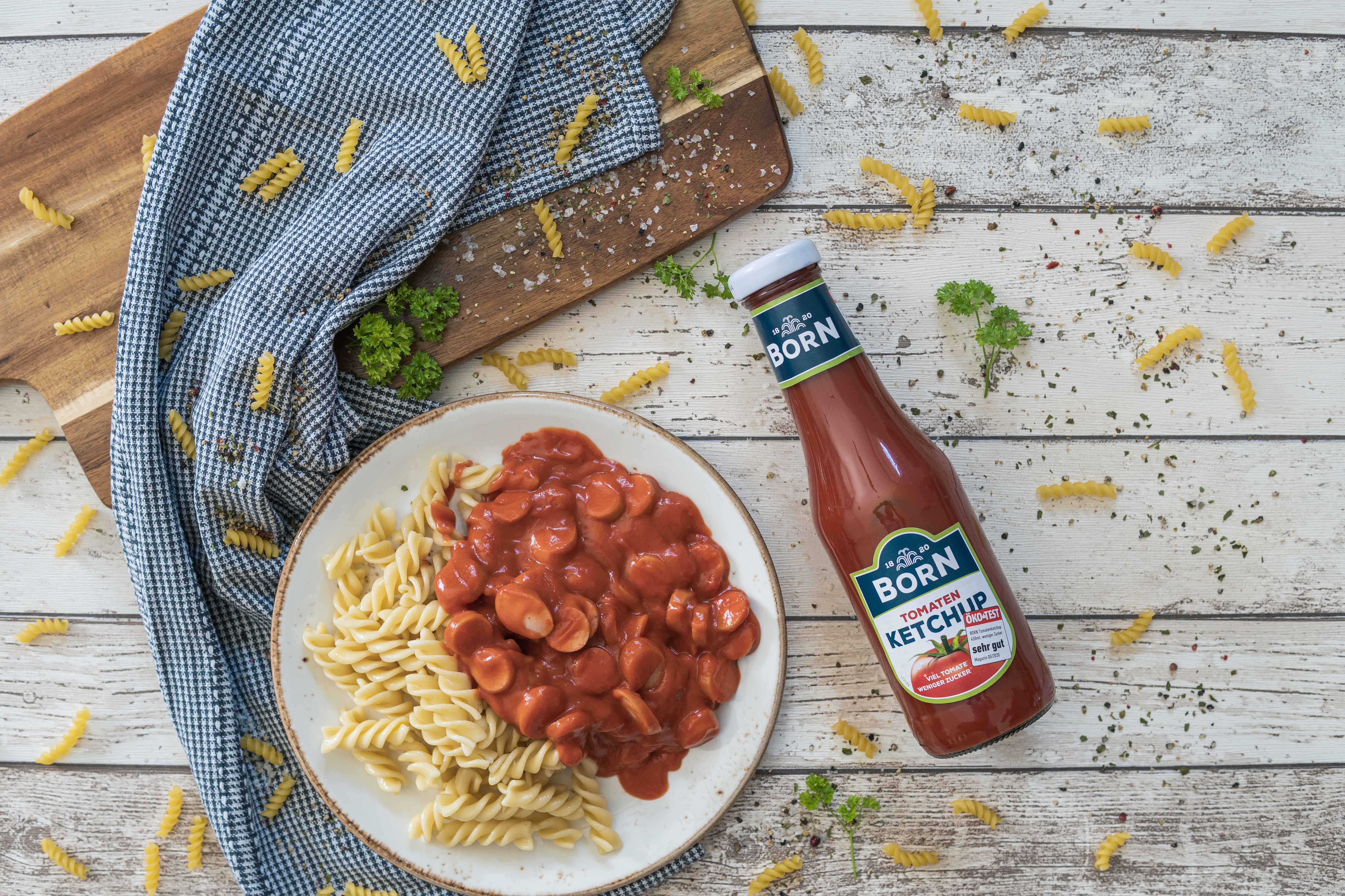 Unser Rezept Nudeln mit Tomatensauce. Das Rezept der Kindheit zum nachkochen. Schnell und einfach.