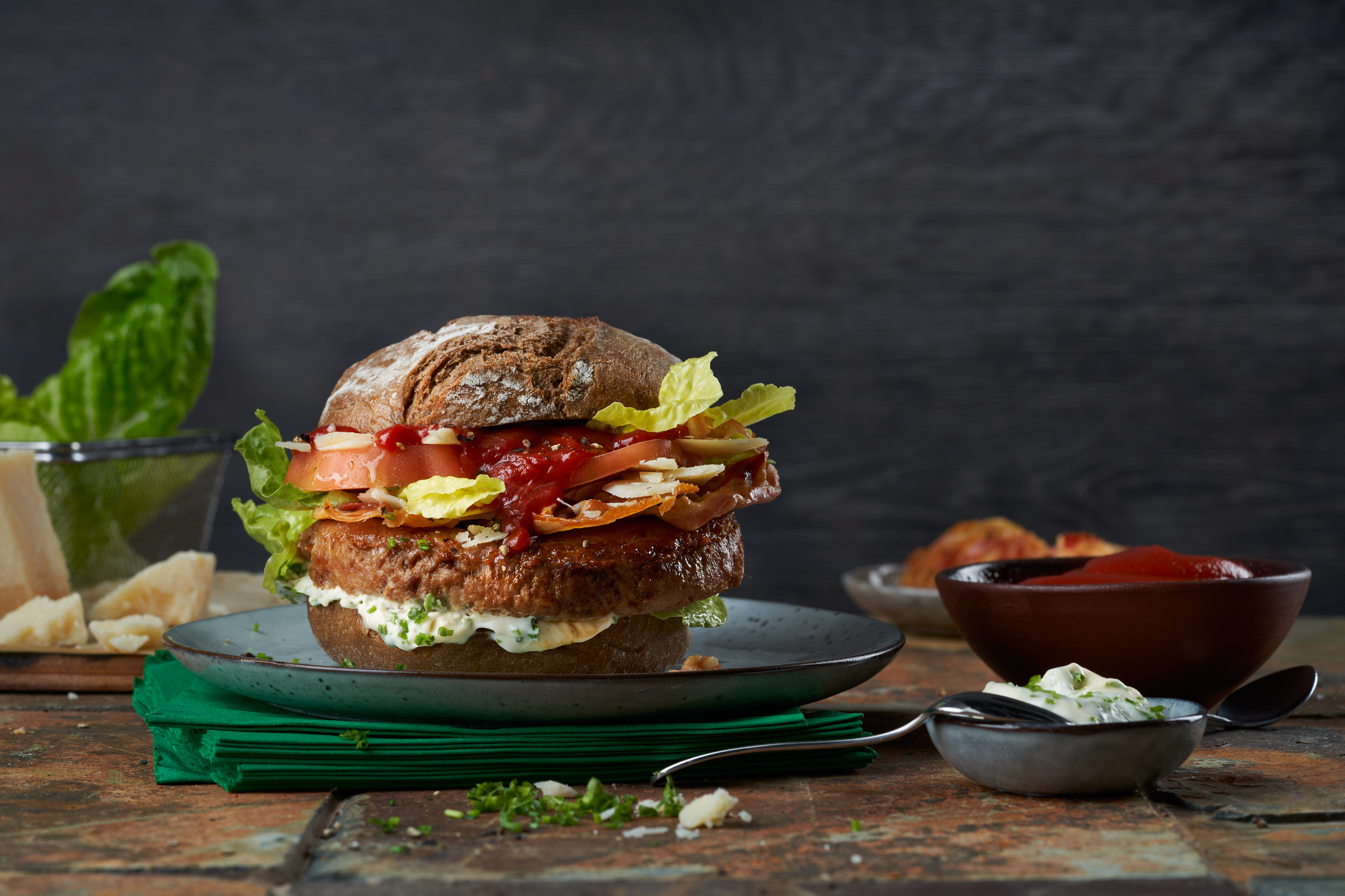 Ceasar Burger mit Develey Tomaten Ketchup 