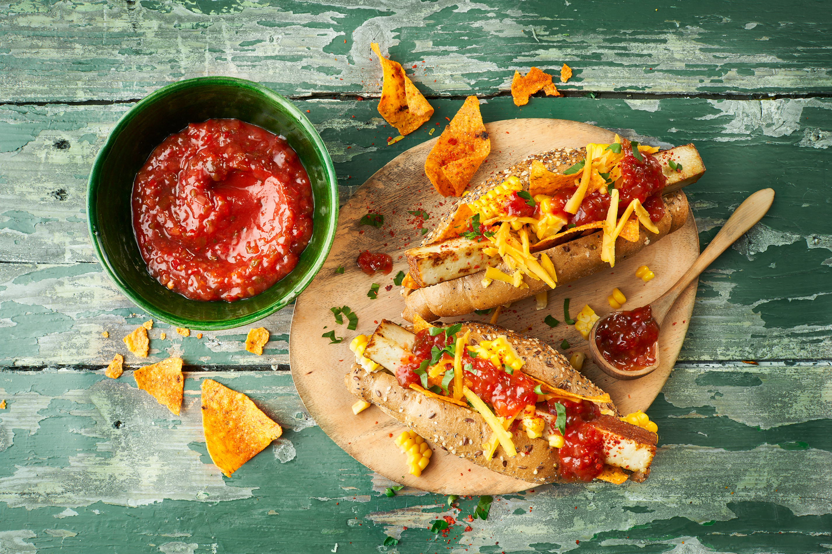 Mexikanischer Veggie Hot Dog mit Develey Salsa