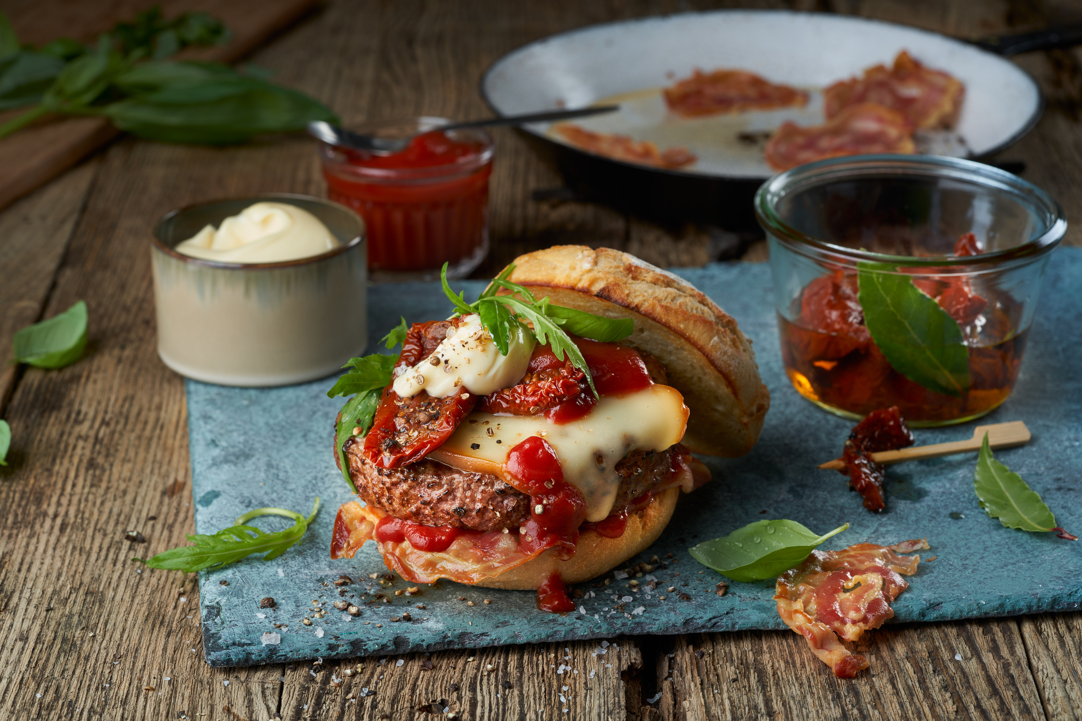 Sauerteig Burger mit Develey Tomaten Ketchup