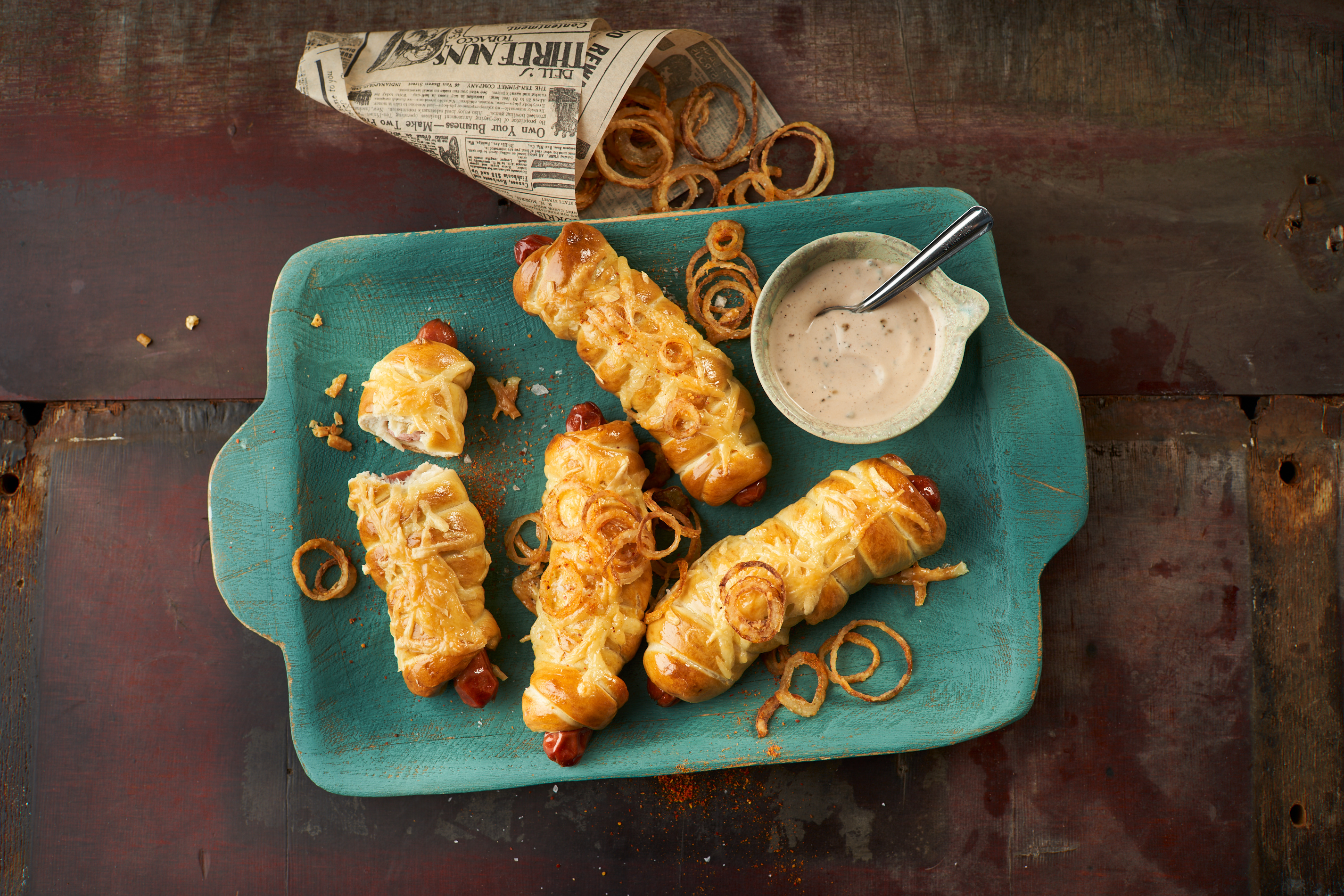 Pretzel Dogs mit Develey White BBQ Sauce