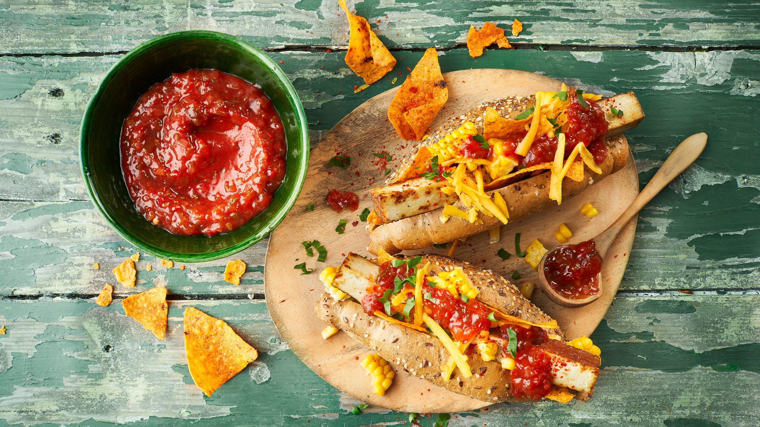 Mexikanischer Veggie Hot Dog mit Develey Salsa