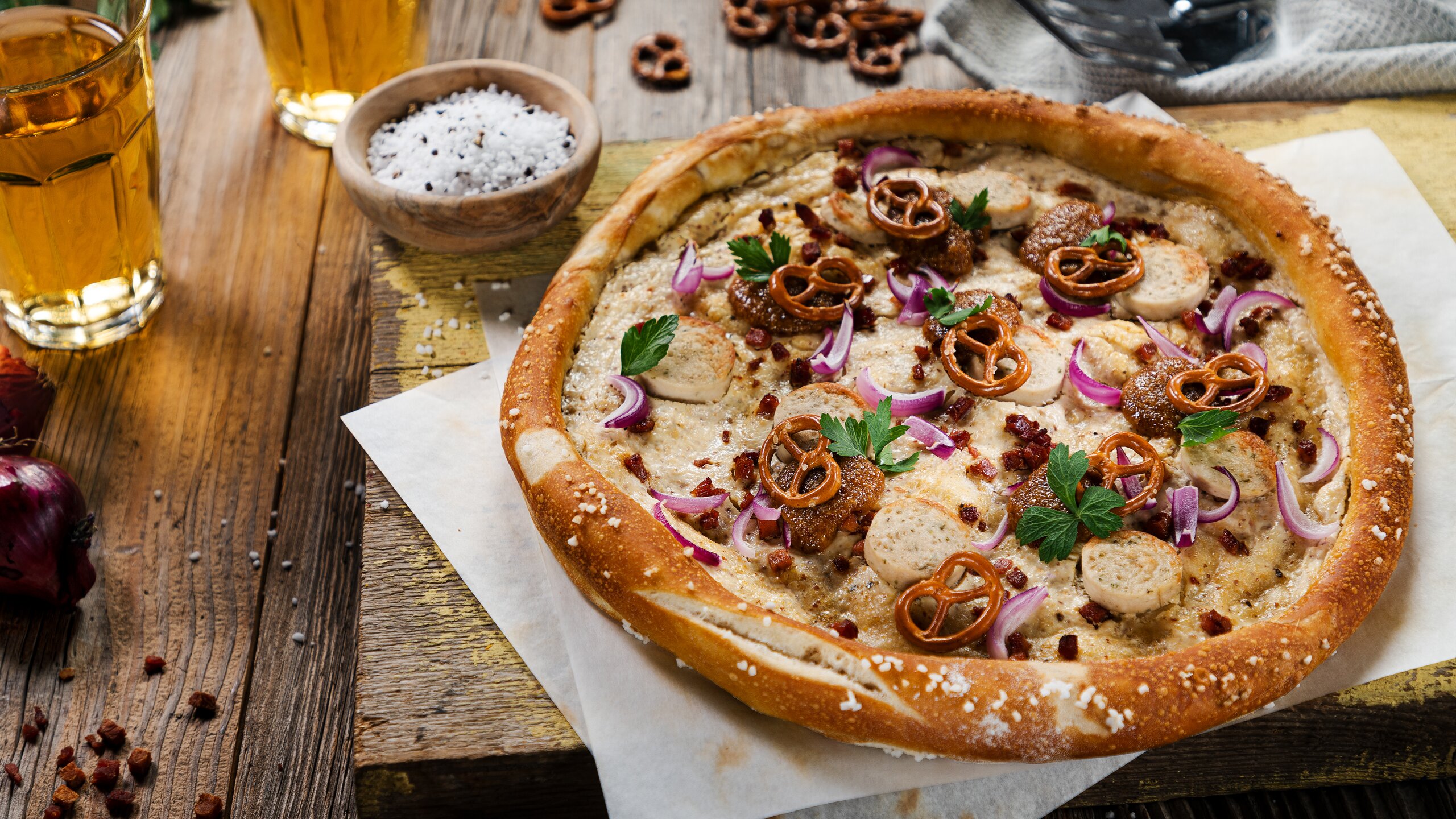 Develey Rezept: Weißwurst-Pizza mit süßem Senf