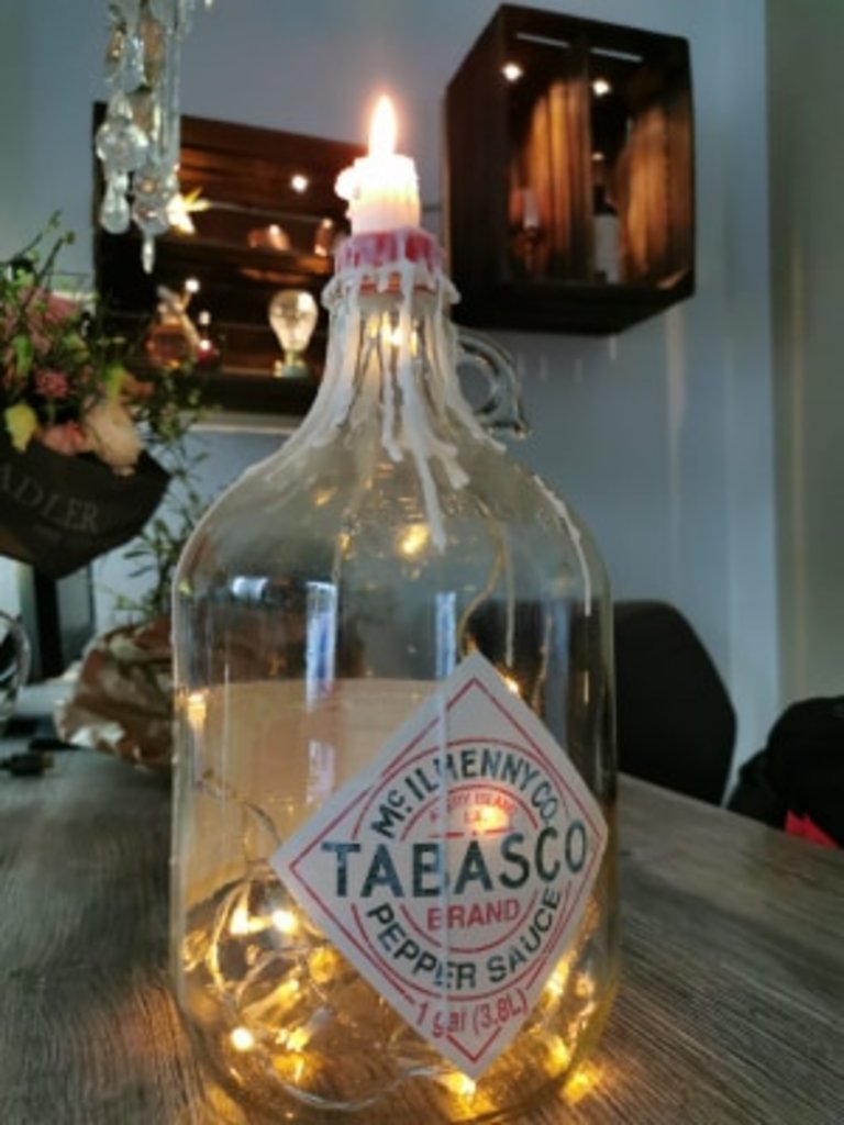 DIY Idee: Tabasco Gallone als Kerzenständer