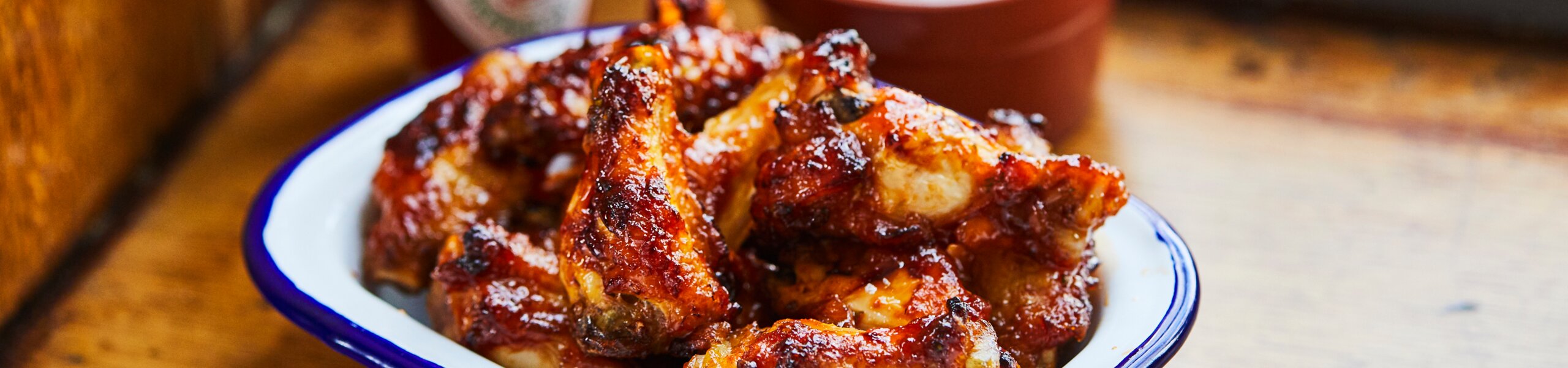 Mit Tabasco(R) Sauce glasierte chicken Wings